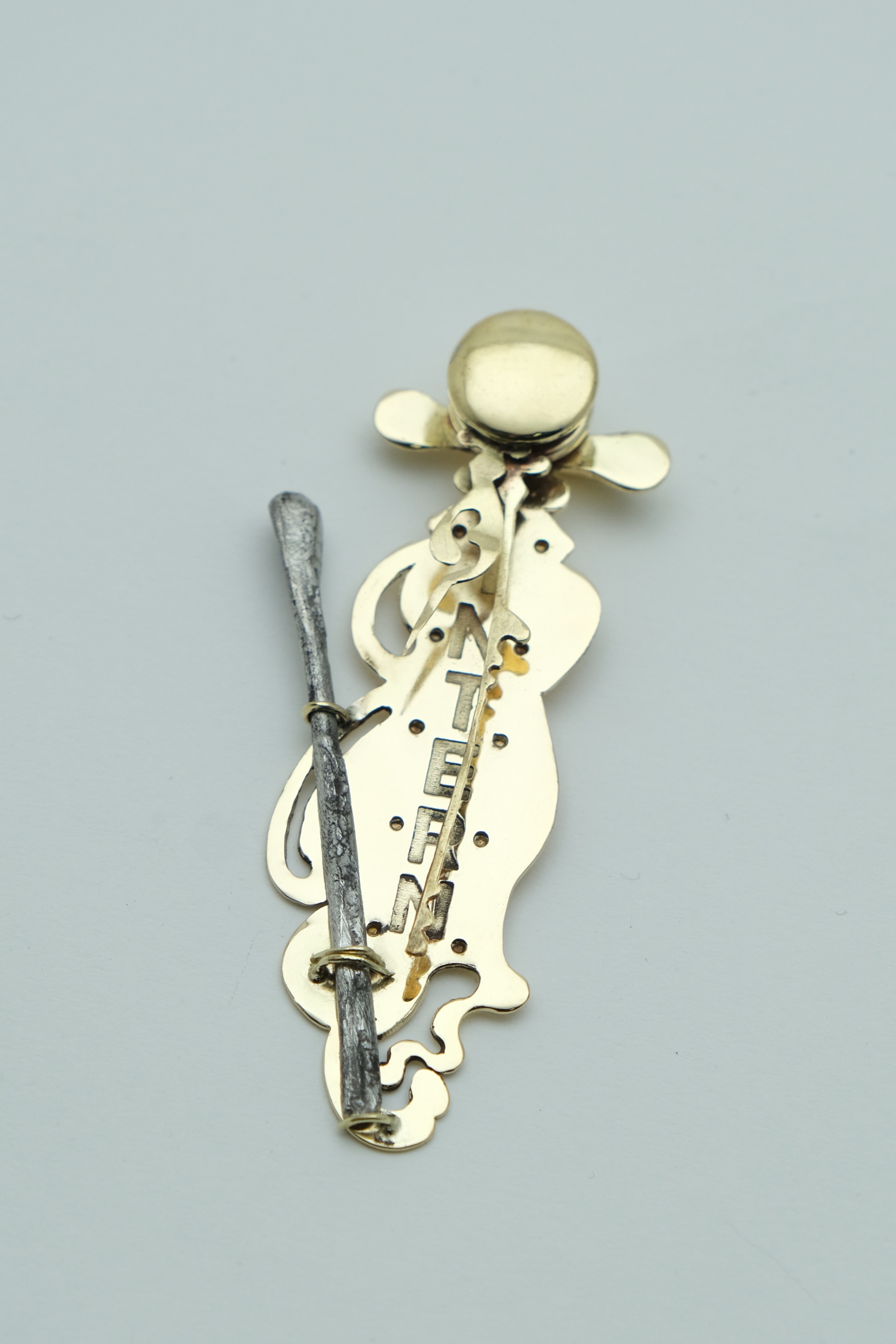 Brooch diffusion piece