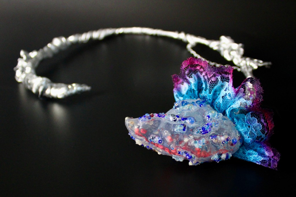 Heat — necklace with lace and beads