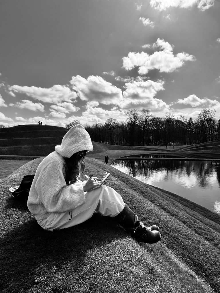 Sia.L sketching outdoors in Edinburgh