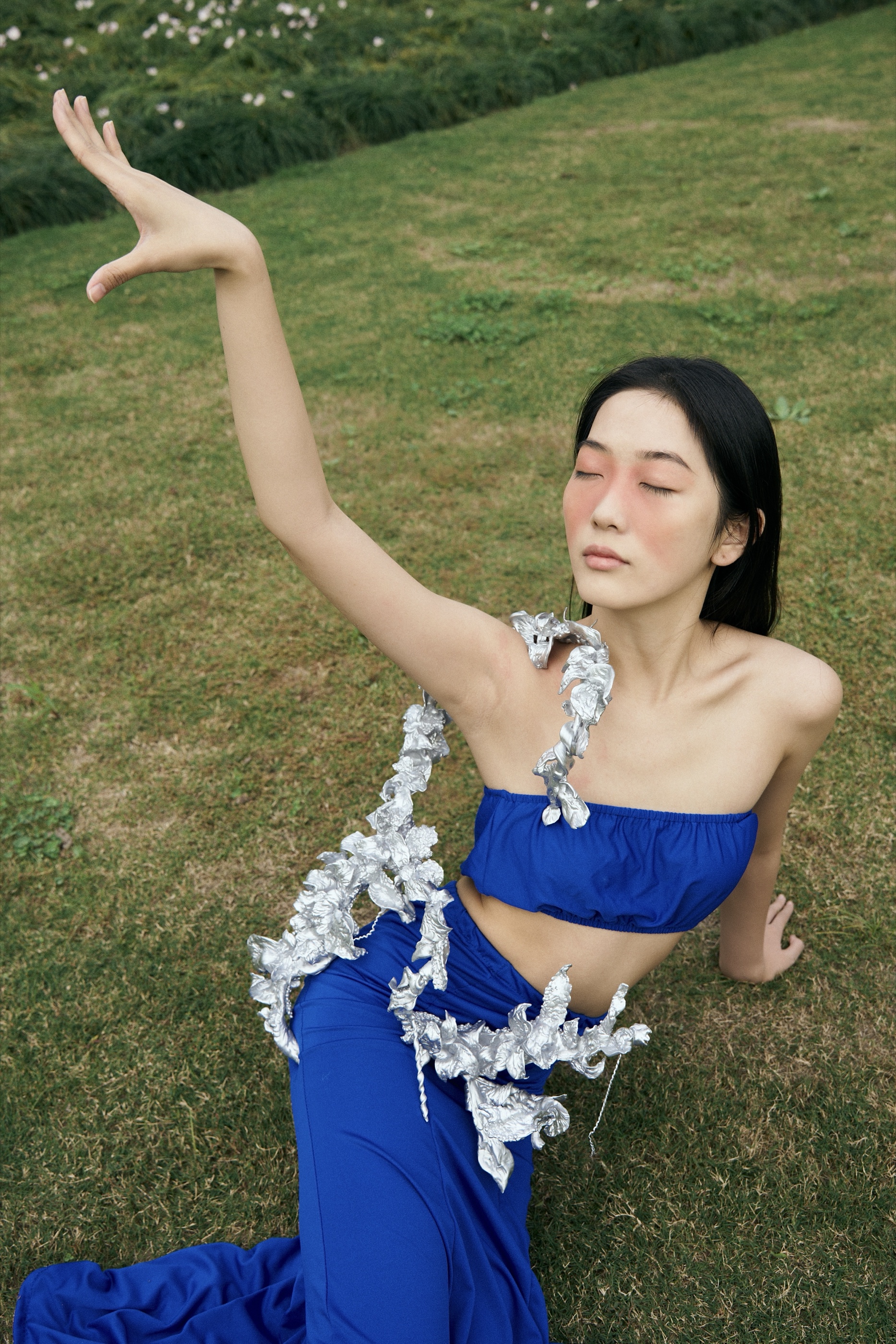 The Rhythm shoulder accessories seated gesture